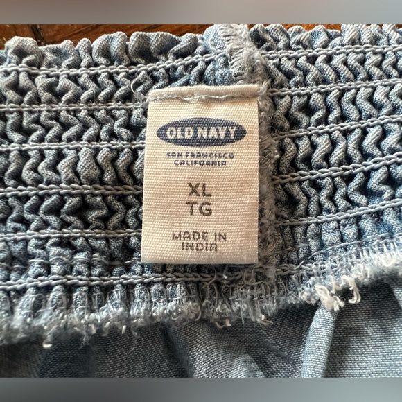Old Navy NWT Off the Shoulder Chambray Top - Picture 2 of 6